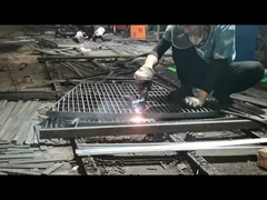 303 Chaussées galvanisées grille de sécurité antidérapant Perforé couloirs d'escalier grille métallique