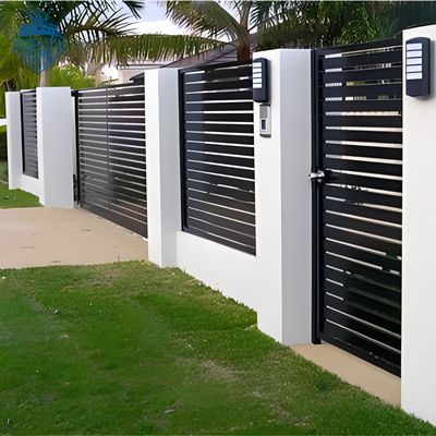 1.5m Security Outdoor Metal Wire Mesh Fencing Backyard / Garden Fence And Gate